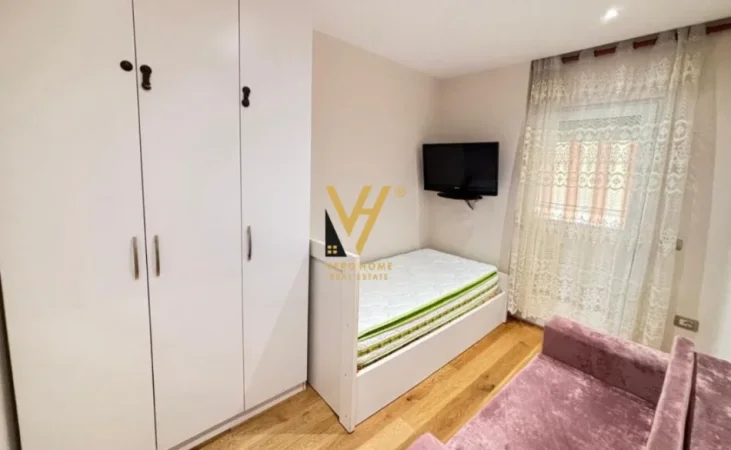 Tirane, jepet me qera apartament 3+1+Ballkon Kati 3, 100 m² 850 € (SHKOLLA E KUQE)