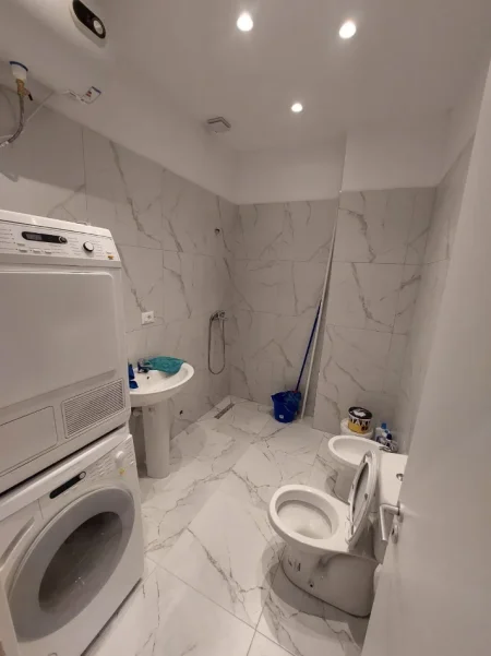 Tirane, jepet me qera apartament 1+1 Kati 0, 60 m² 530 € (Rruga Rrapo Hekali)