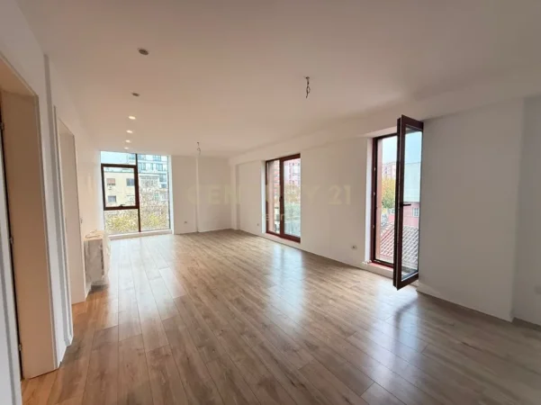 Tirane, jepet me qera Zyre  Kati 3,  1.100 € (Rruga e Kavajes) 83.75m2