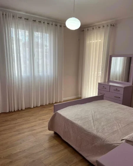 Tirane, jepet me qera apartament 2+1 Kati 2, 80 m² 800 € (Rruga Gramoz Pashko)