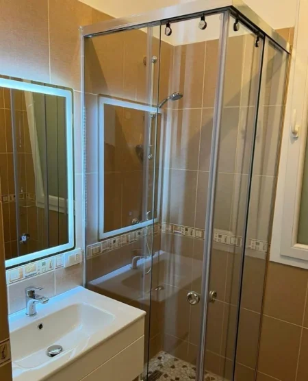 Tirane, jepet me qera apartament 2+1 Kati 2, 80 m² 800 € (Rruga Gramoz Pashko)