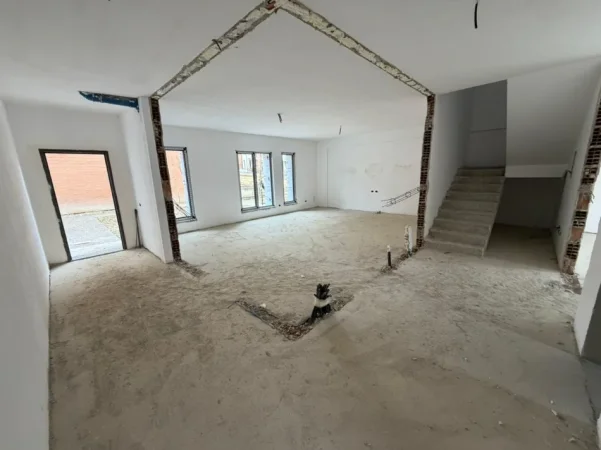 Shqiperi, shitet apartament duplex Dublex , 193 m² (teg)