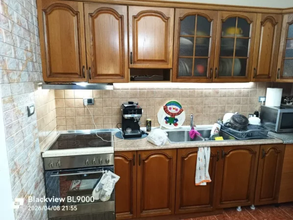 Tirane, jepet me qera apartament 1+1 Kati 2, 65 m² 400 € (Brryli)