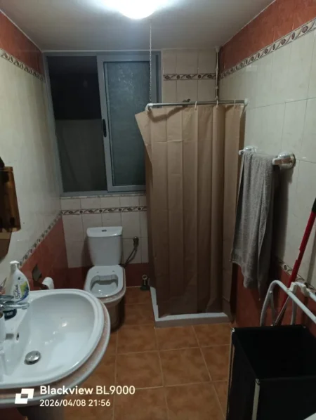 Tirane, jepet me qera apartament 1+1 Kati 2, 65 m² 400 € (Brryli)