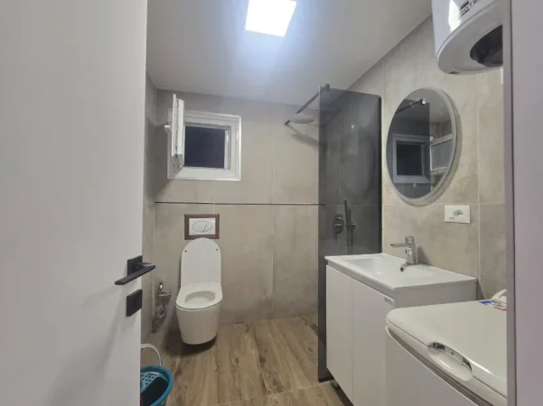 Tirane, jepet me qera zyre Kati 2, 78 m² 800 € (Bulevardi Zhan Dark)