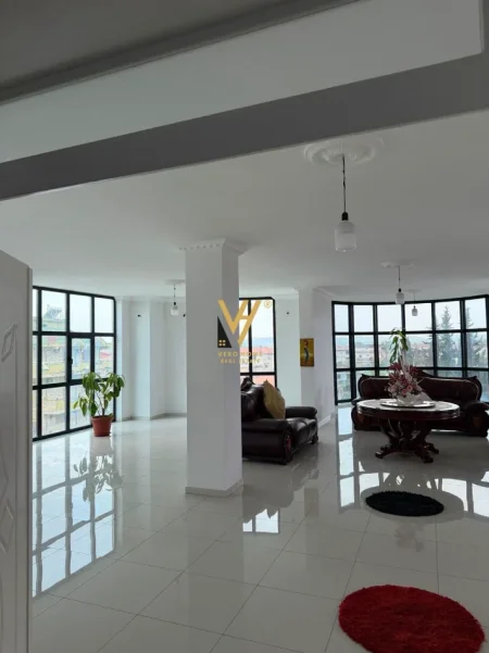 Kavaje, jepet me qera ambjent biznesi Kati 0, 1.400 m² 5.000 € (KAVAJE)