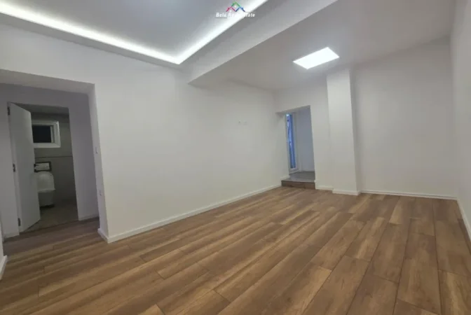 Tirane, jepet me qera zyre Kati 2, 78 m² 800 € (BRRYLI)