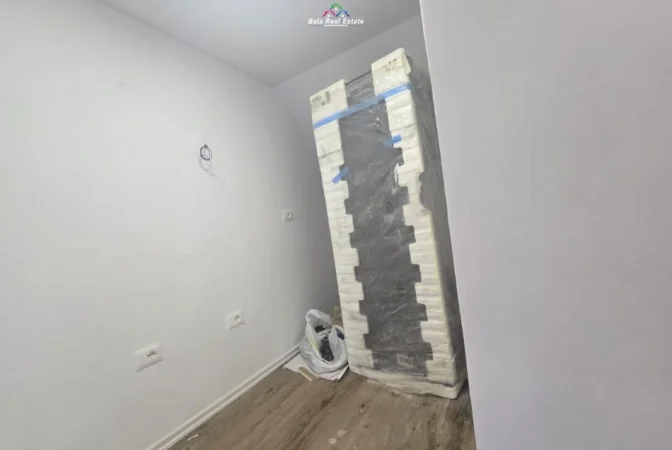 Tirane, jepet me qera zyre Kati 2, 78 m² 800 € (BRRYLI)