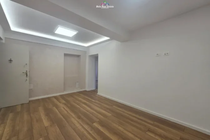Tirane, jepet me qera zyre Kati 2, 78 m² 800 € (BRRYLI)