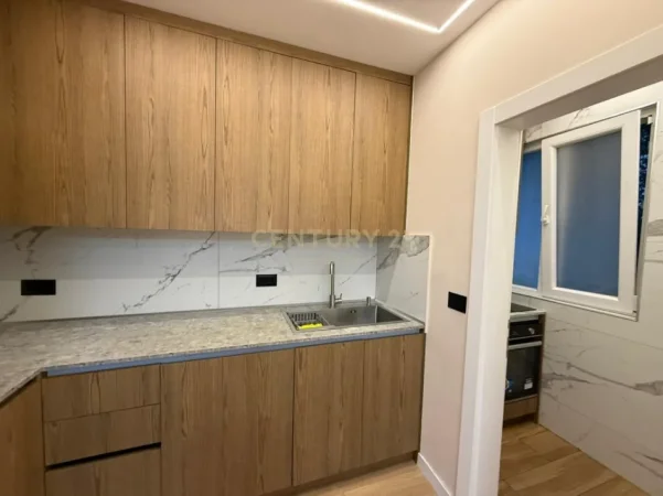 Tirane, jepet me qera apartament 2+1 , 78 m² 600 lek (xhamllik)