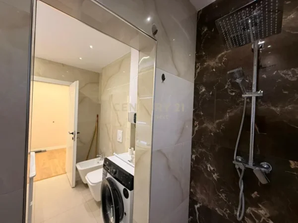 Tirane, jepet me qera apartament 2+1 , 78 m² 600 lek (xhamllik)