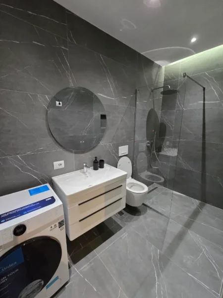 Tirane, jepet me qera apartament 1+1 Kati 8, 100 m² 900 € (ZOGU ZI)