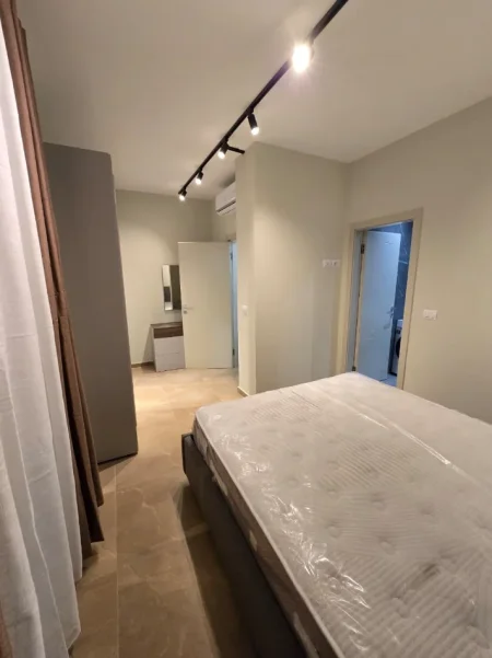 Tirane, jepet me qera apartament 1+1 Kati 8, 100 m² 900 € (ZOGU ZI)