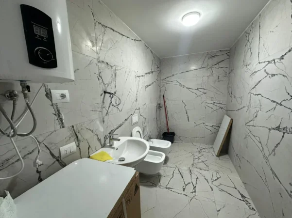 Tirane, jepet me qera apartament 1+1 Kati 2, 50 m² 500 € (Casa Italia)