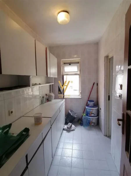 Tirane, jepet me qera apartament 2+1+Ballkon Kati 6, 126 m² 520 € (RRUGA ISLAM ALLA)