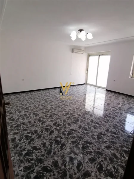Tirane, jepet me qera apartament 2+1+Ballkon Kati 6, 126 m² 520 € (RRUGA ISLAM ALLA)