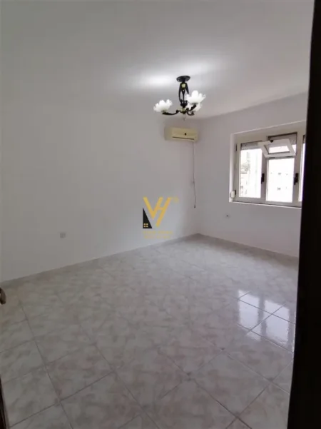 Tirane, jepet me qera apartament 2+1+Ballkon Kati 6, 126 m² 520 € (RRUGA ISLAM ALLA)