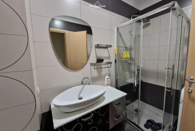 Tirane, jepet me qera apartament 2+1 Kati 1, 98 m² 670 € (KODRA E DIELLIT)