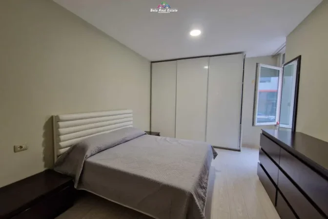 Tirane, jepet me qera apartament 2+1 Kati 1, 98 m² 670 € (KODRA E DIELLIT)