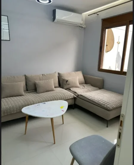Tirane, jepet me qera apartament 1+1 Kati 3, 65 m² 500 € (ISH PARKU)