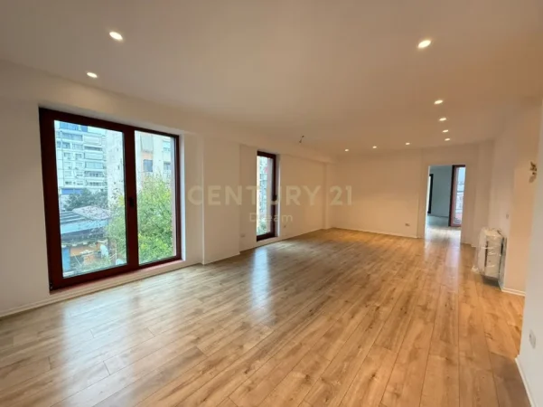 Tirane, jepet me qera zyre Kati 3, 124 m² 1.800 € rruga kavajes