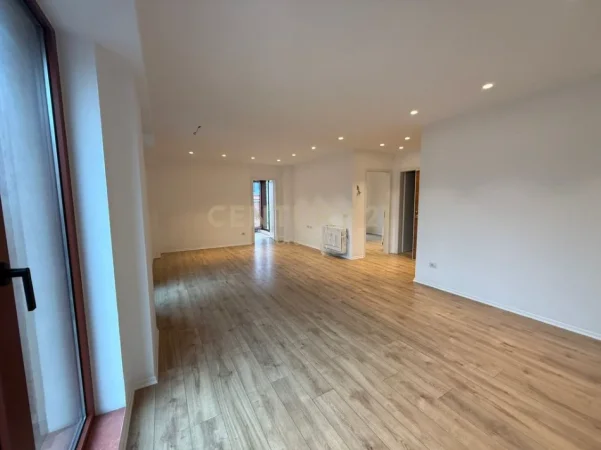 Tirane, jepet me qera zyre Kati 3, 124 m² 1.800 € rruga kavajes