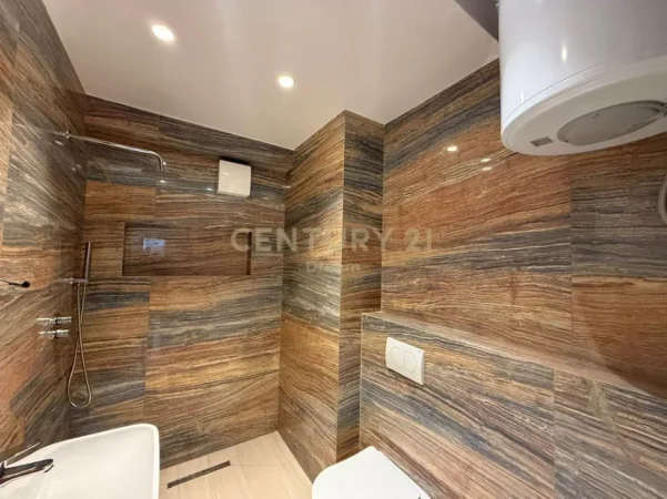 Tirane, jepet me qera zyre Kati 3, 124 m² 1.800 € rruga kavajes