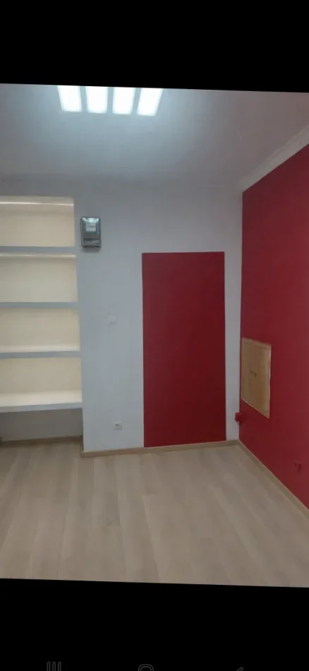 Tirane, jepet me qera ambjent biznesi , 11 m² (Rruga mine peza perball rossman lales)0697099654