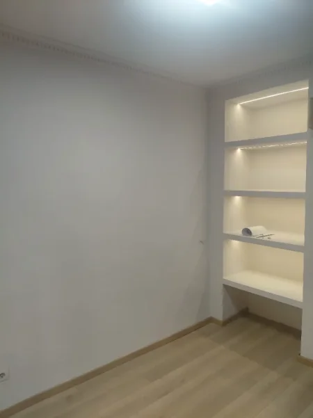 Tirane, jepet me qera ambjent biznesi , 11 m² (Rruga mine peza perball rossman lales)0697099654