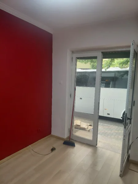 Tirane, jepet me qera ambjent biznesi , 11 m² (Rruga mine peza perball rossman lales)0697099654