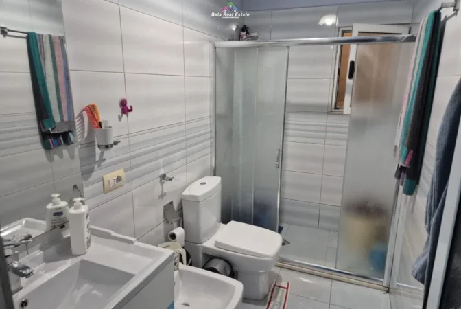 Tirane, jepet me qera apartament 2+1 Kati 6, 90 m² 670 € (Rruga Petro Nini Luarasi)
