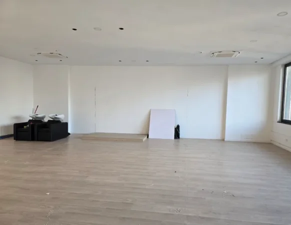 Tirane, jepet me qera zyre , 140 m² 2.380 € 