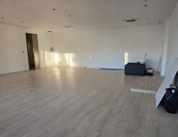Tirane, jepet me qera zyre , 140 m² 2.380 € 