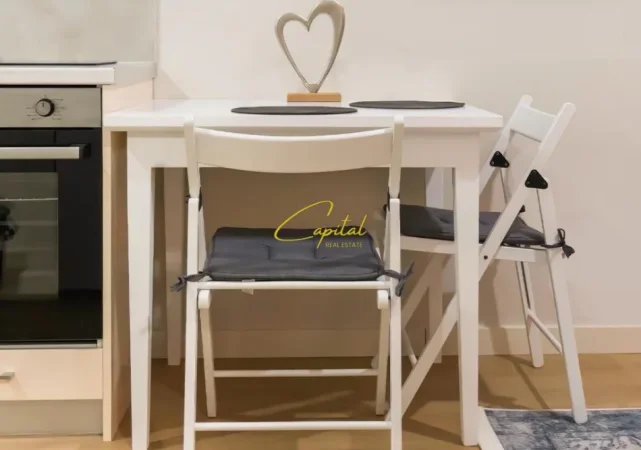 Tirane, jepet me qera apartament 1+1 Kati 2, 50 m² 650 € (ZOGU I ZI)