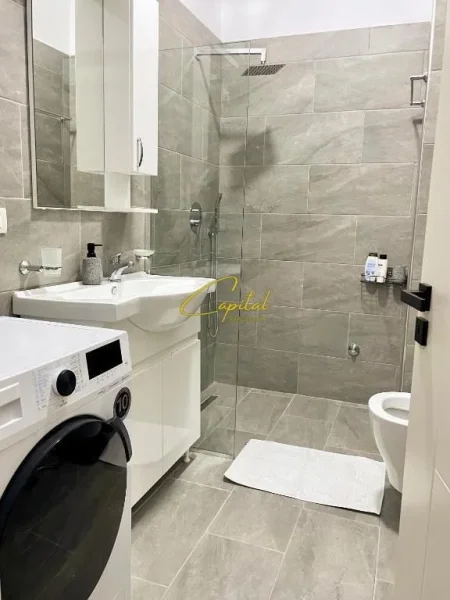 Tirane, jepet me qera apartament 1+1 Kati 2, 50 m² 650 € (ZOGU I ZI)