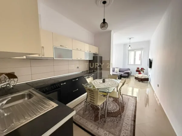 Tirane, Jepet me Qira apartament 2+1+2 tek Eleonore Kodra Diellit, 750 euro
