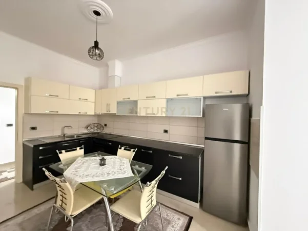 Tirane, Jepet me Qira apartament 2+1+2 tek Eleonore Kodra Diellit, 750 euro