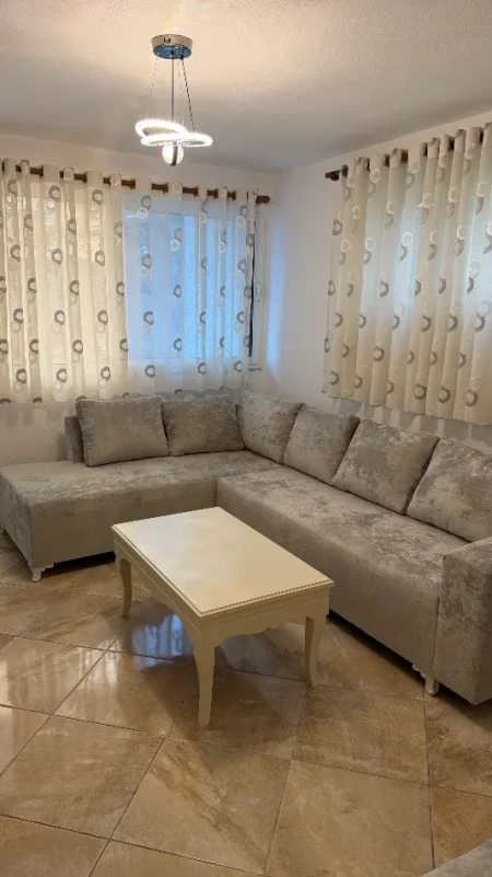 Shqiperi, jepet me qera shtepi 1+1 Kati 1, 80 m² 200 € (Agush Gjergjevica)
