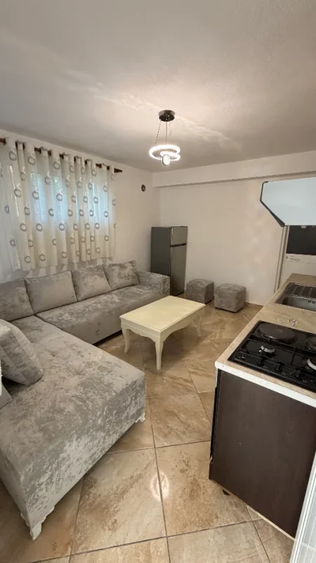 Shqiperi, jepet me qera shtepi 1+1 Kati 1, 80 m² 200 € (Agush Gjergjevica)