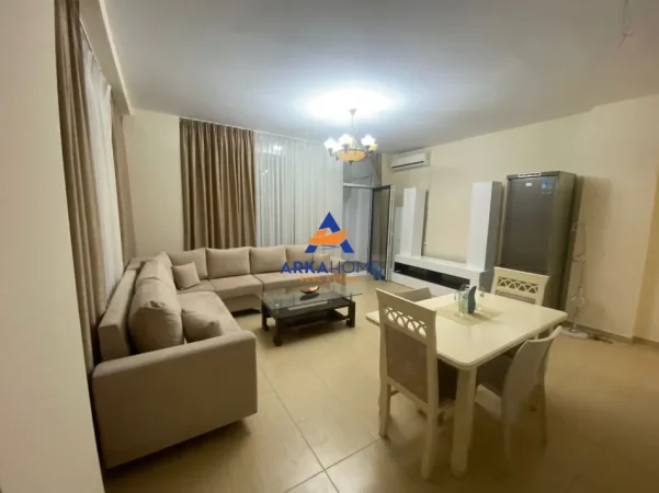 Tirane, jepet me qera apartament 2+1+Ballkon Kati 4, 120 m² 630 € 