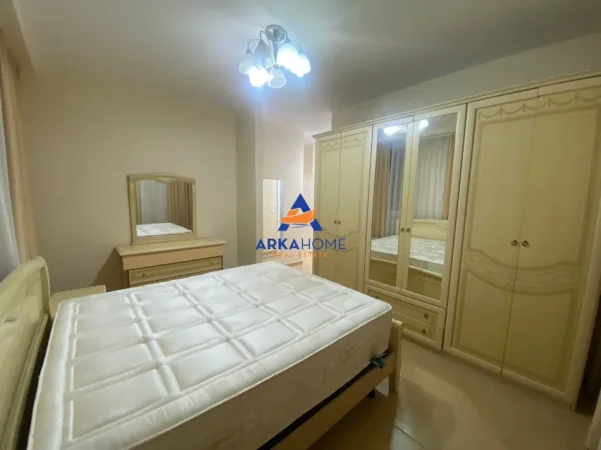 Tirane, jepet me qera apartament 2+1+Ballkon Kati 4, 120 m² 630 € 