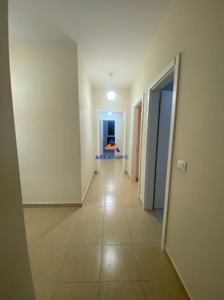 Tirane, jepet me qera apartament 2+1+Ballkon Kati 4, 120 m² 630 € 