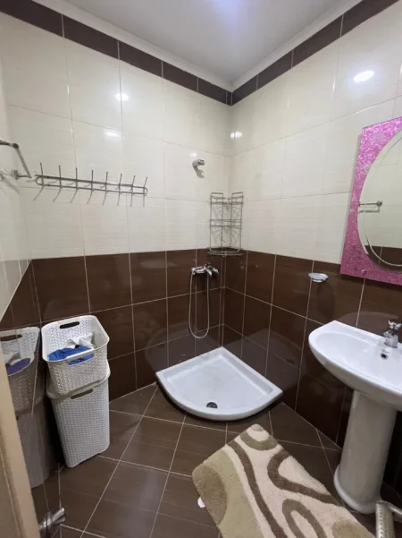 Tirane, jepet me qera apartament 2+1+Aneks+Ballkon , 148 m² 600 € 