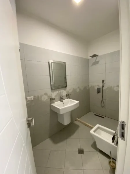 Tirane, jepet me qera apartament 1+1+Ballkon Kati 2, 55 m² 420 € (5 maji)