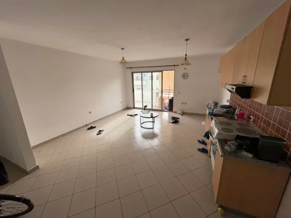 Tirane, jepet me qera apartament 2+1 Kati 6, 104 m² 450 € (KOMUNA E PARISIT)