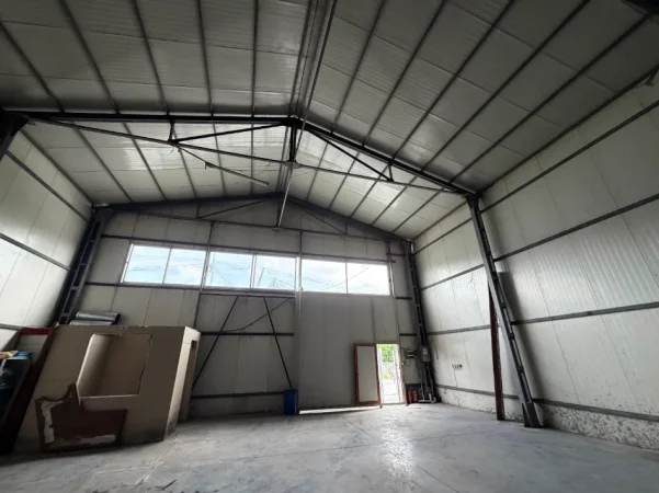 Tirane, jepet me qera magazine Kati 0, 400 m² 1.400 € (Vore)