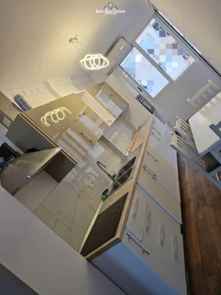 Tirane, jepet me qera apartament 2+1 Kati 4, 100 m² 520 € (sokrat miho)