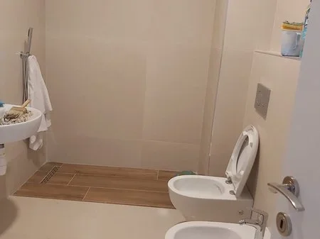 Tirane, jepet me qera ambjent biznesi Kati 3, 67 m² 500 € 