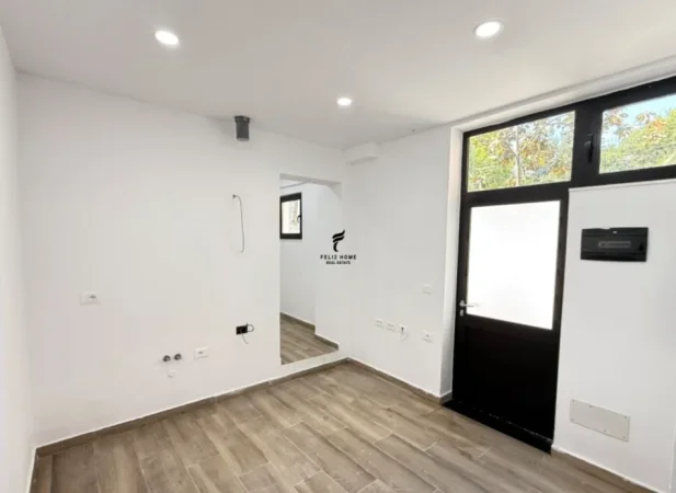 Tirane, jepet me qera magazine Kati 0, 60 m² 1.000 € (ALI DEMI)