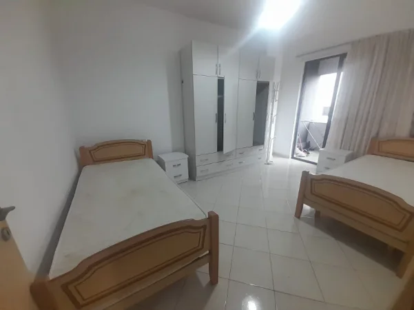 Tirane, jepet me qera apartament 1+1+Ballkon Kati 8, 65 m², Çmimi 35.000 Lekë të Reja,(Në Astir, Kompleksi Molla, Tiranë)